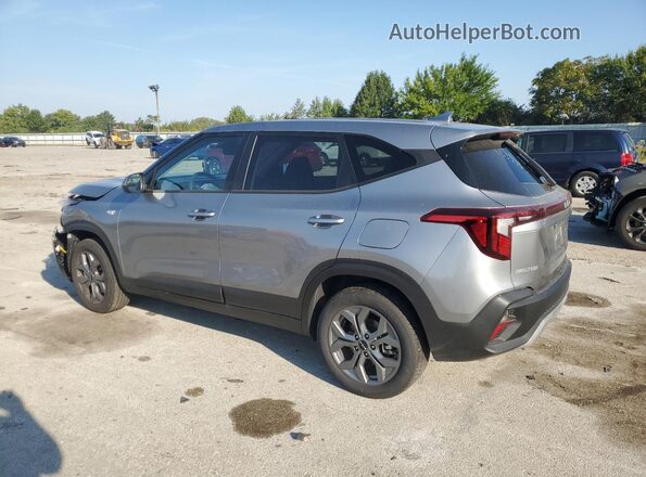 KNDEPCAA0S7769005 2025 KIA SELTOS Серебряный Задняя левая четверть