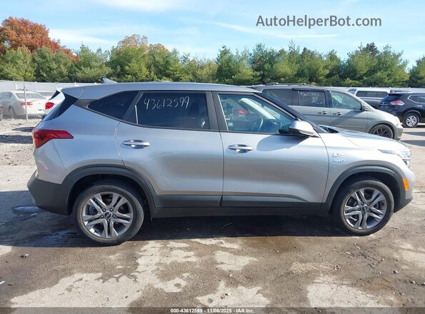 KNDEPCAAXN7252265 2022 KIA SELTOS Silver უკანა სალონის ხედი
