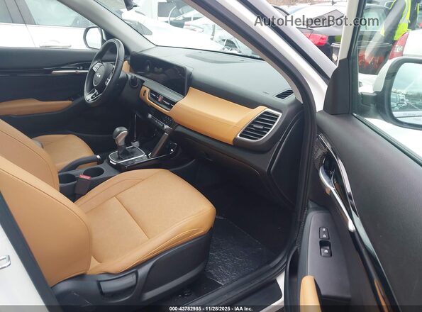 KNDERCAA0R7472000 2024 KIA SELTOS Белый Вид салона спереди