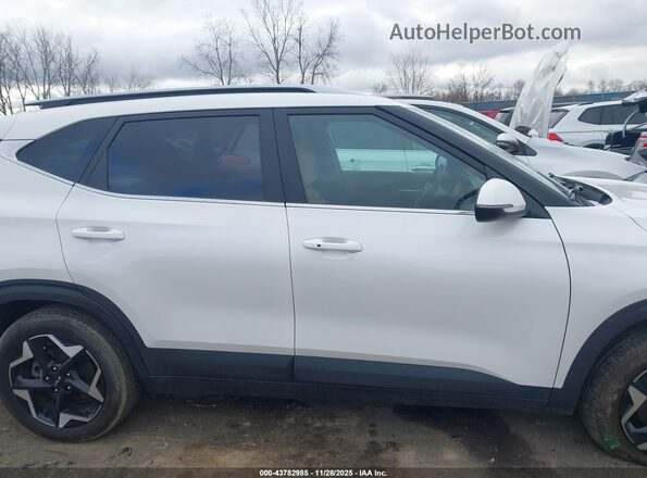 KNDERCAA0R7472000 2024 KIA SELTOS Белый Вид задней части салона