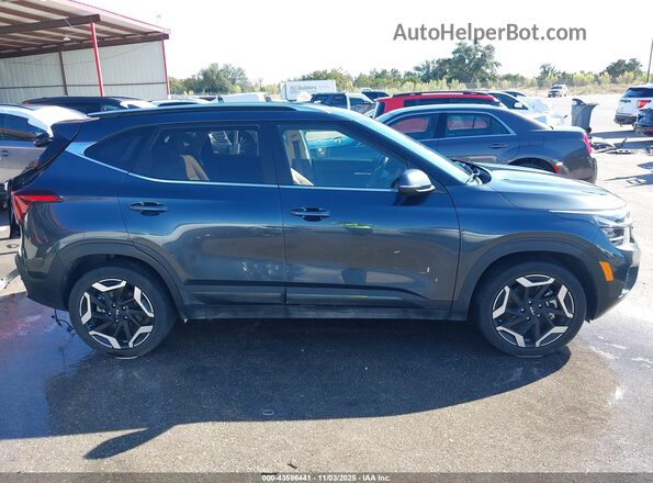 KNDETCA75R7640820 2024 KIA SELTOS Gray Vista interior trasera