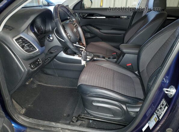 KNDEU2AAXM7049281 2021 KIA SELTOS Blue Vista interior delantera