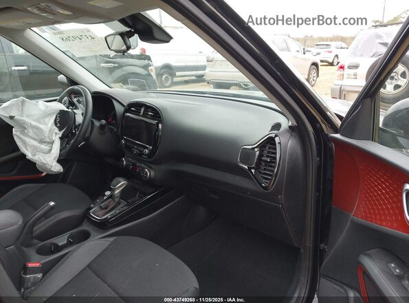 KNDJ53AF3N7182074 2022 KIA SOUL Black Vista interior delantera