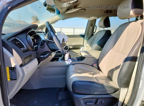 KNDMB5C10L6580770 2020 KIA SEDONA Silver Front interior view