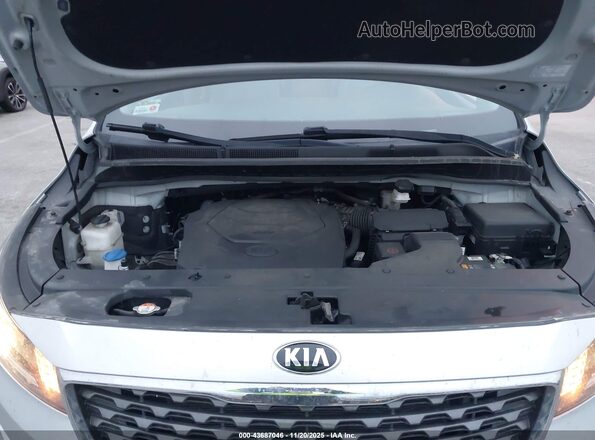 KNDMB5C10L6609104 2020 KIA SEDONA Серебряный Вид сзади