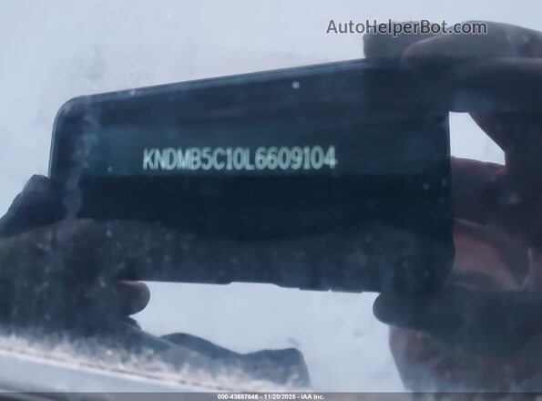 KNDMB5C10L6609104 2020 KIA SEDONA Серебряный Вид подкапотного пространства