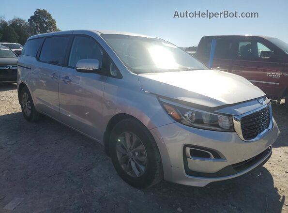 KNDMB5C11M6667594 2021 KIA SEDONA Silver Delantero derecho