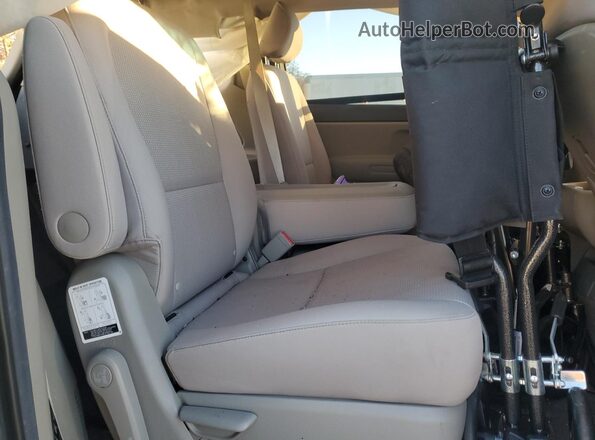 KNDMB5C13L6600848 2020 KIA SEDONA Серебряный Вид задней части салона