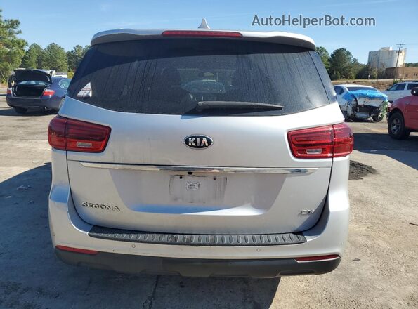 KNDMB5C14L6576222 2020 KIA SEDONA Серебряный Вид сзади