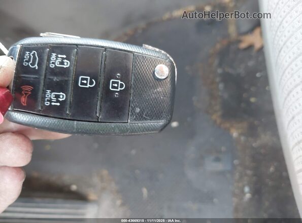 KNDMB5C17G6102884 2016 KIA SEDONA Dark Blue Widok deski rozdzielczej