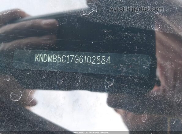 KNDMB5C17G6102884 2016 KIA SEDONA Dark Blue Widok komory silnika