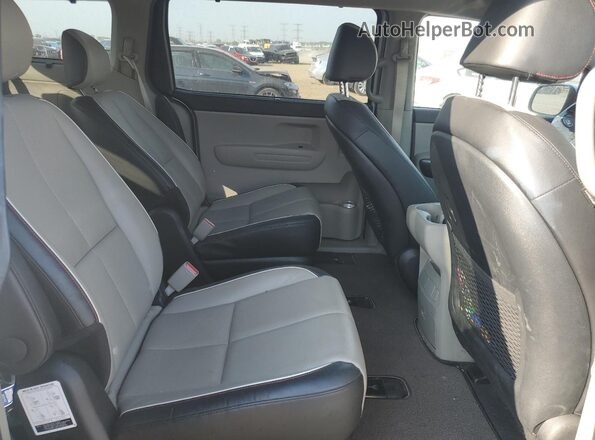 KNDMB5C17K6556531 2019 KIA SEDONA Silver უკანა სალონის ხედი
