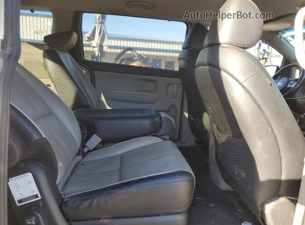 KNDMB5C19K6506116 2019 KIA SEDONA Silver Vista interior trasera