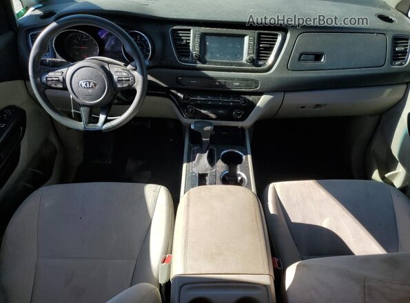 KNDMB5C1XK6558855 2019 KIA SEDONA Серебряный Вид панели приборов
