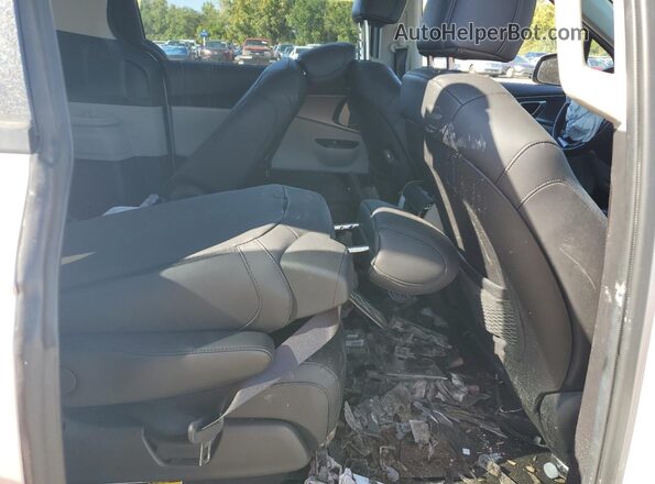 KNDNB4H30P6237312 2023 KIA CARNIVAL Silver 