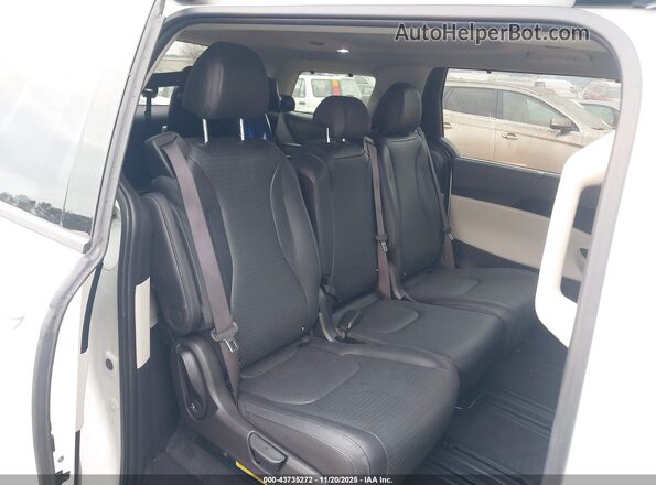 KNDNE5H3XR6309441 2024 KIA CARNIVAL MPV White Widok naklejki z numerem VIN