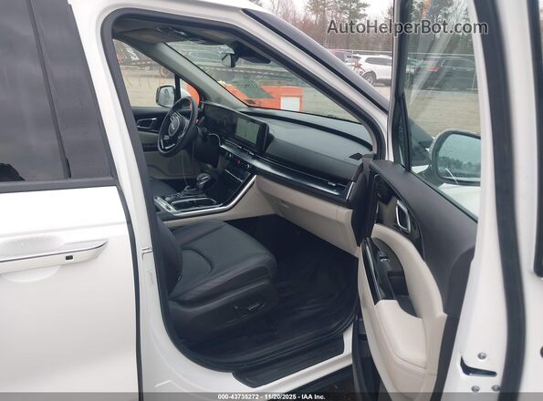 KNDNE5H3XR6309441 2024 KIA CARNIVAL MPV White Widok wnętrza z przodu