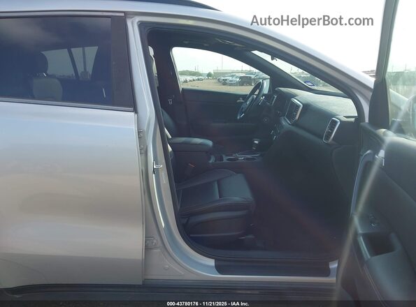 KNDP63AC1N7960045 2022 KIA SPORTAGE Silver წინა სალონის ხედი