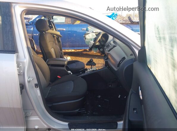 KNDPB3AC0G7855656 2016 KIA SPORTAGE Silver წინა სალონის ხედი