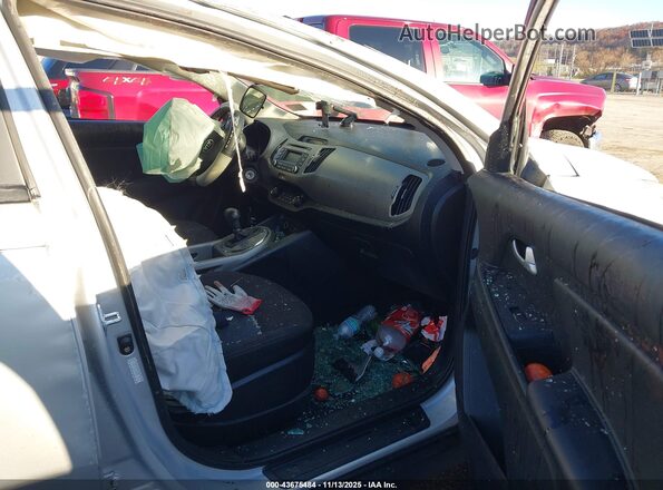 KNDPB3AC2G7811268 2016 KIA SPORTAGE Серебряный Вид салона спереди