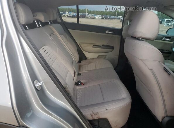 KNDPM3AC5L7686318 2020 KIA SPORTAGE Silver Widok wnętrza z tyłu