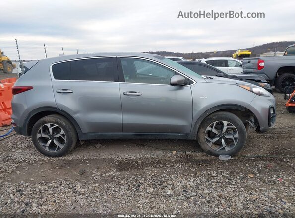 KNDPMCAC4N7022188 2022 KIA SPORTAGE Silver Սալոնի հետևի տեսք