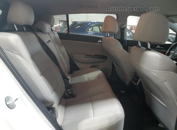 KNDPMCAC8L7805673 2020 KIA SPORTAGE White Սալոնի հետևի տեսք