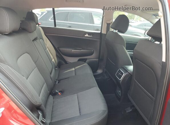 KNDPMCACXN7955819 2022 KIA SPORTAGE Burgundy Vista interior trasera