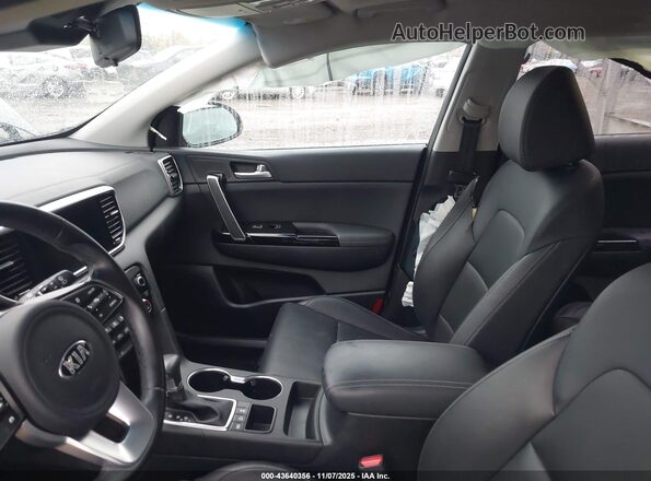 KNDPNCAC8N7983034 2022 KIA SPORTAGE Blue Vista interior delantera