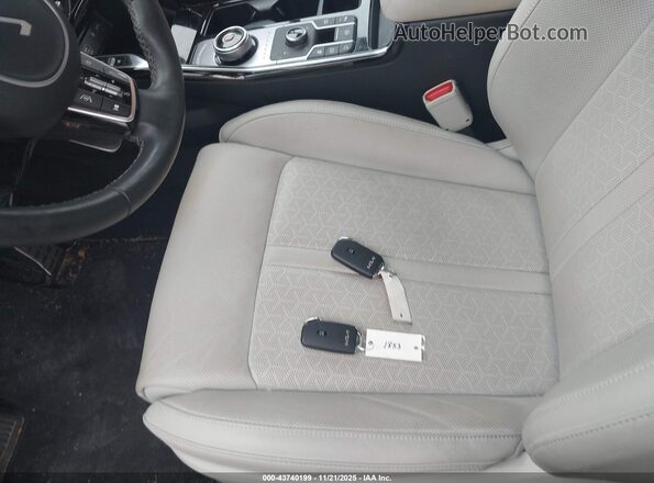 KNDRKDLG8P5227077 2023 KIA SORENTO HYBRID Dark Blue Widok deski rozdzielczej