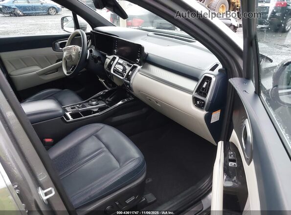 KNDRKDLG9P5170937 2023 KIA SORENTO HYBRID Gray 