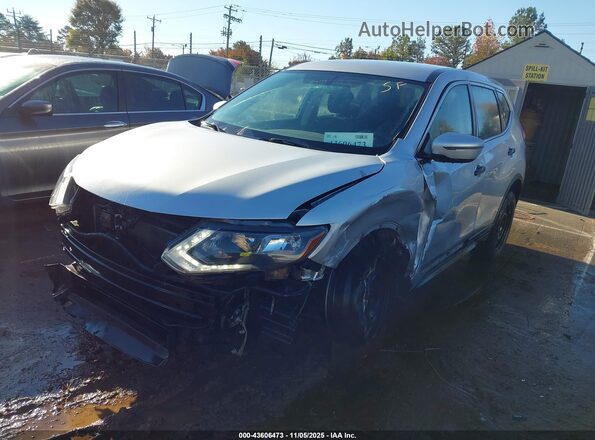 KNMAT2MT6JP614894 2018 NISSAN ROGUE Серебряный Передняя левая четверть