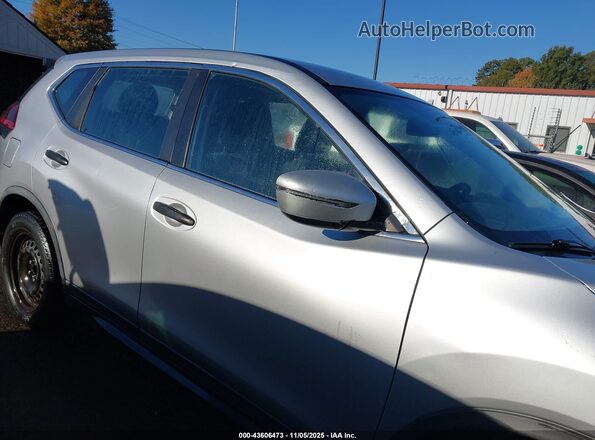 KNMAT2MT6JP614894 2018 NISSAN ROGUE Серебряный Вид задней части салона
