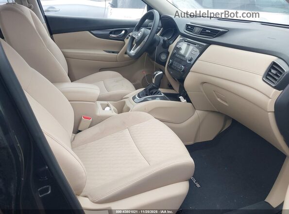 KNMAT2MT7HP576683 2017 NISSAN ROGUE Черный Вид салона спереди