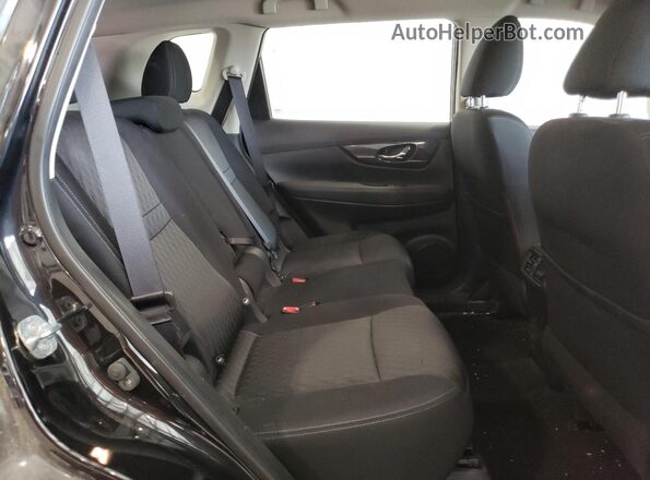 KNMAT2MV6HP541733 2017 NISSAN ROGUE Black Widok wnętrza z tyłu