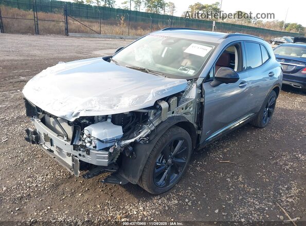 LRBFZLE45SD004066 2025 BUICK ENVISION Silver Vista tres cuartos delantera izquierda