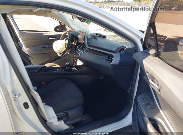 NMTKHMBX1LR111157 2020 TOYOTA LE Белый Вид салона спереди
