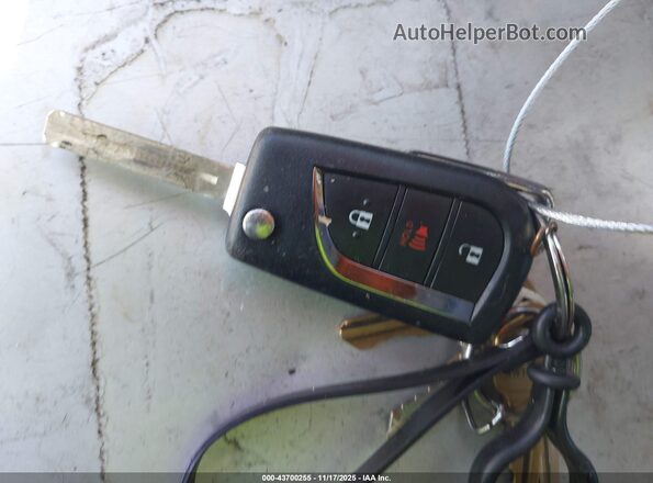 NMTKHMBX1LR111157 2020 TOYOTA LE Белый Вид панели приборов