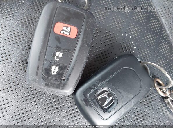 NMTKHMBX9LR115067 2020 TOYOTA LIMITED White Dashboard view