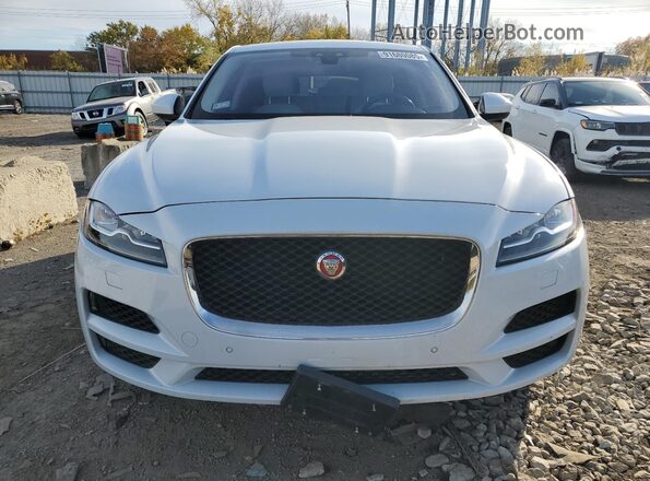 SADCK2BN3HA085681 2017 JAGUAR F-PACE Белый Вид спереди