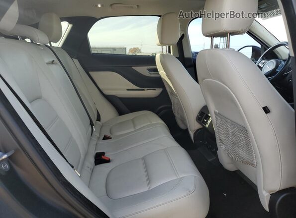 SADCK2BN3HA085681 2017 JAGUAR F-PACE Белый Вид задних сидений
