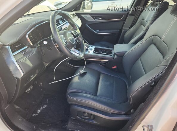 SADCT2EX1RA721123 2024 JAGUAR F-PACE White Вид салону спереду