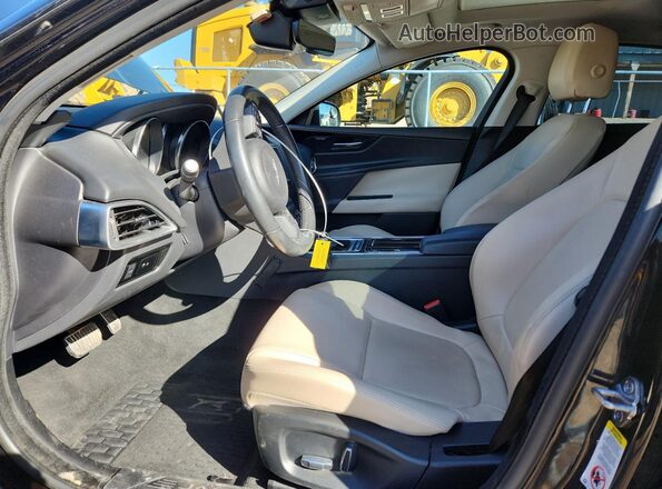 SAJAD4FX9KCP49449 2019 JAGUAR XF Черный Вид салона спереди