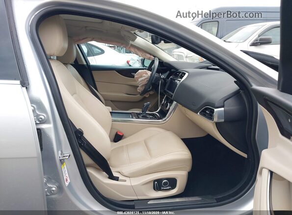 SAJAJ4FX5LCP64380 2020 JAGUAR XF Silver Вид салону спереду