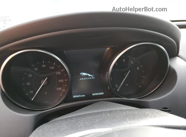 SAJAJ4FX7KCP43898 2019 JAGUAR XF Черный Вид щитка приборов
