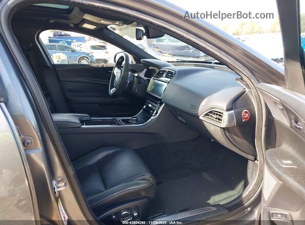 SAJAM4FV6JCP18205 2018 JAGUAR XF Gray Widok wnętrza z przodu