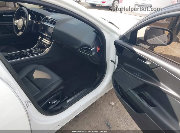 SAJAR4FX6KCP49913 2019 JAGUAR XF White Սալոնի դիմացի տեսք