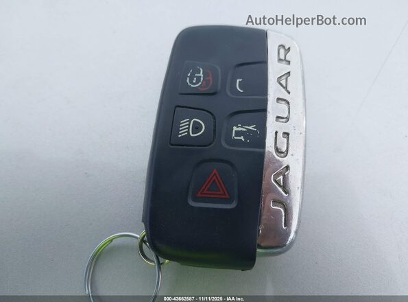 SAJAR4FX6KCP49913 2019 JAGUAR XF White Առջևի վահանակի տեսք
