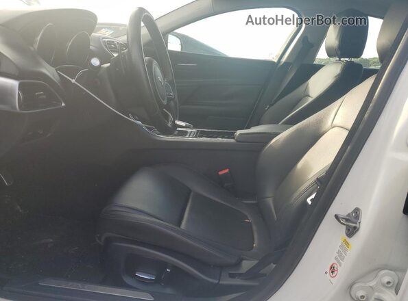SAJAS4FXXKCP52706 2019 JAGUAR XF Белый Вид салона спереди