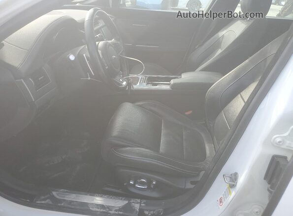 SAJBM2FV2JCY68272 2018 JAGUAR XF Белый Вид салона спереди